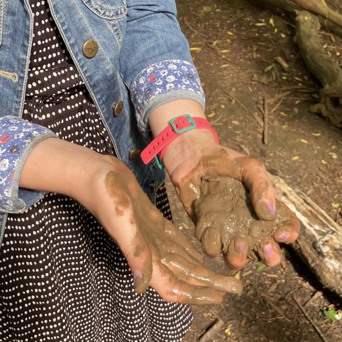 muddy hands